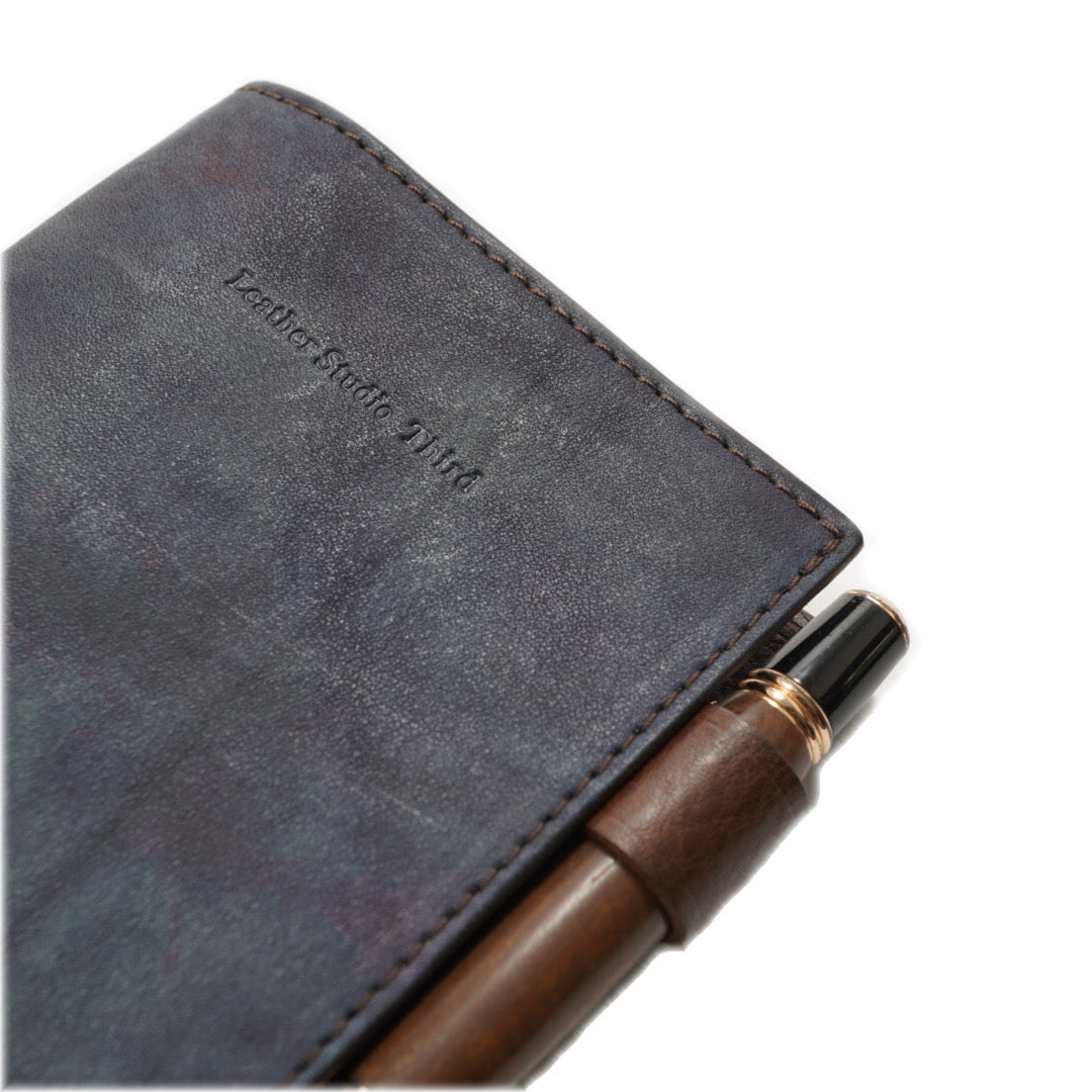 濃い藍染革の手帳