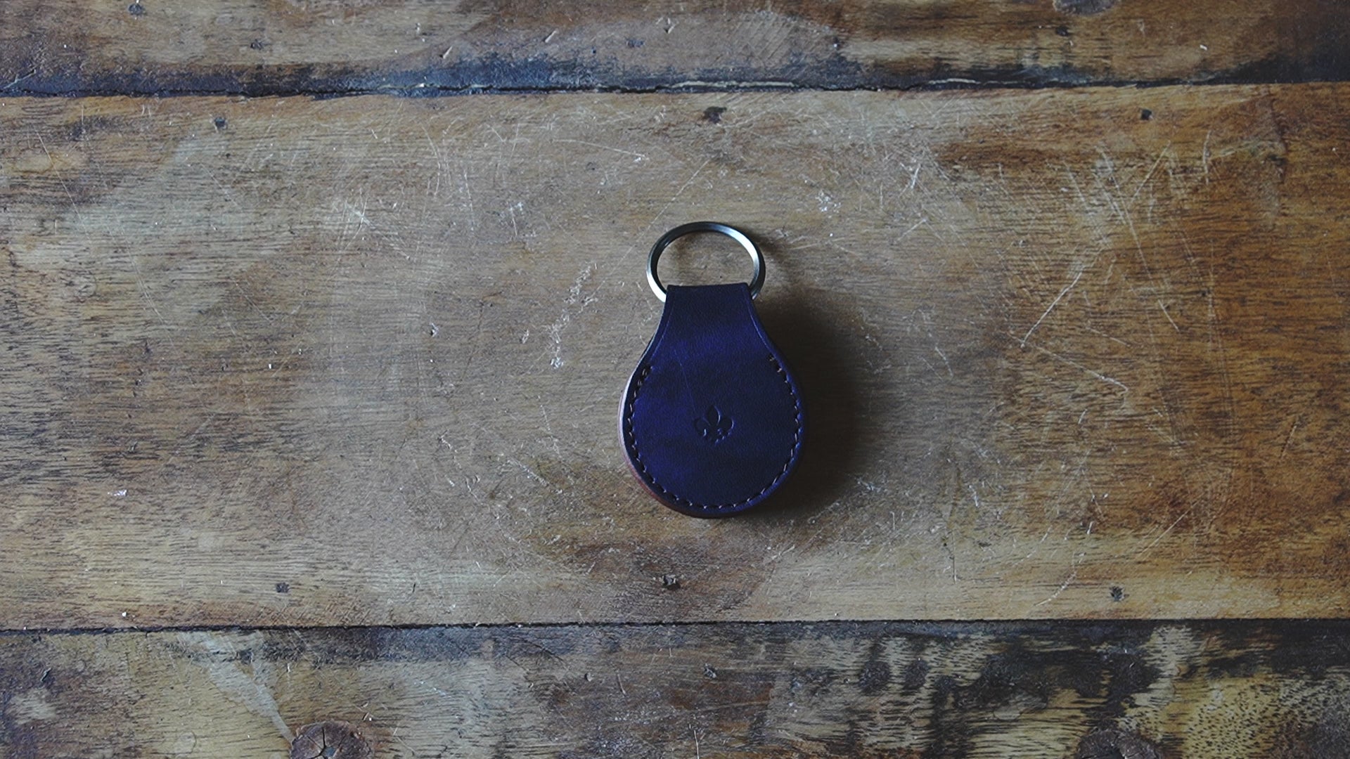 キーホルダー 本革 天然藍染の福山レザー｜ミール – T h i r d